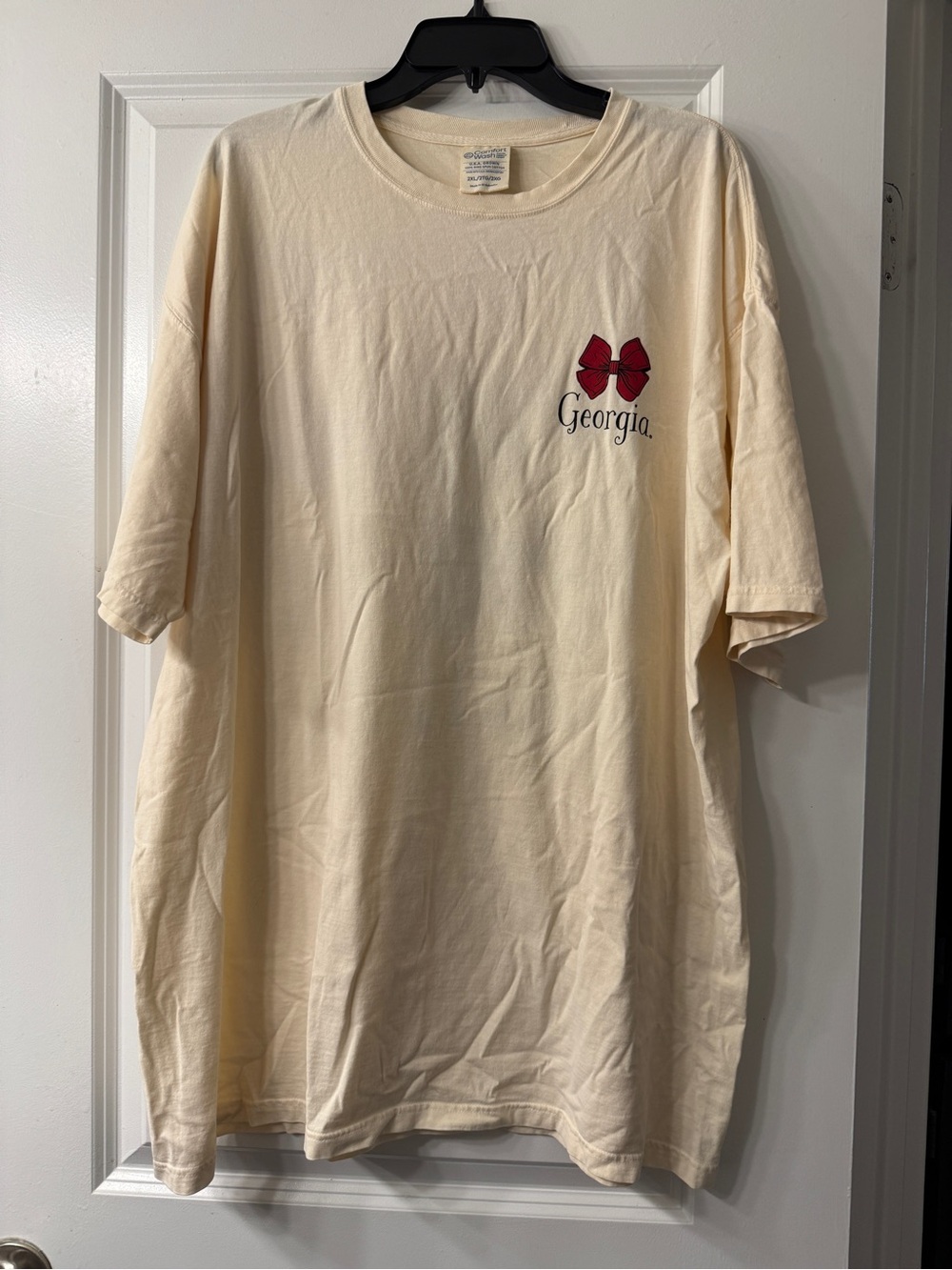 Georgia Cream Short Sleeve Tee with Red Bow Graphic